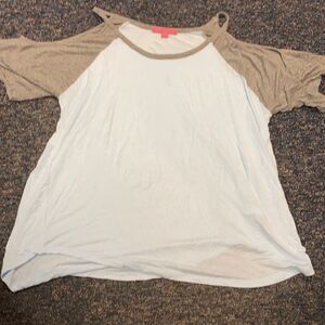 Curve Revolution Baby Blue Top sz. 2X